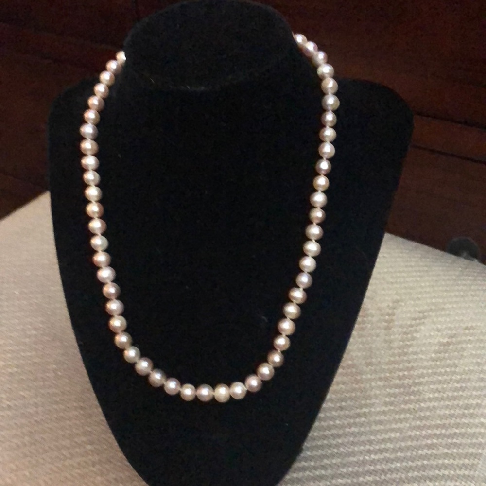 Gorgeous very light pink pearl/bead necklace